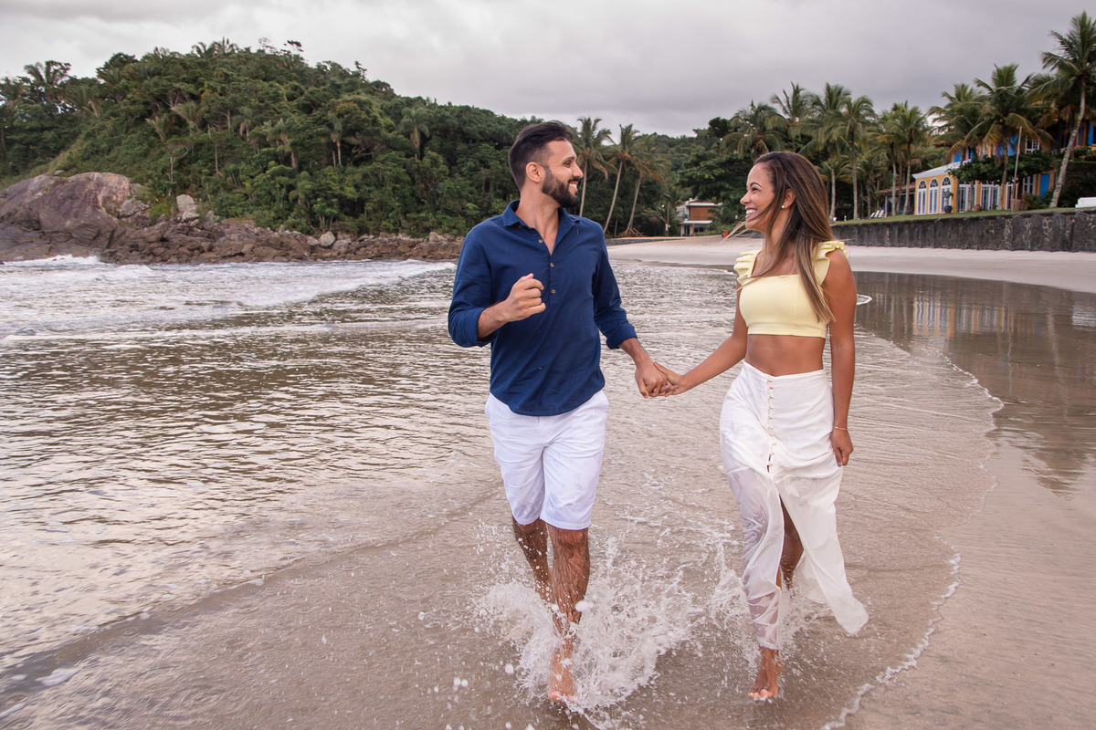 Ensaio pre wedding praia das conchas guaruja. ensaio noivos na praia. ensaio casal. casar na praia. Vou casar. ensaio na praia. pre wedding na praia. amor por praia. praia do edem