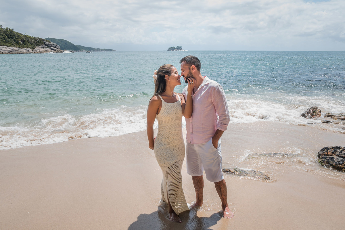 Ensaio pre wedding praia das conchas guaruja. ensaio noivos na praia. ensaio casal. casar na praia. Vou casar. ensaio na praia. pre wedding na praia. amor por praia. praia do edem