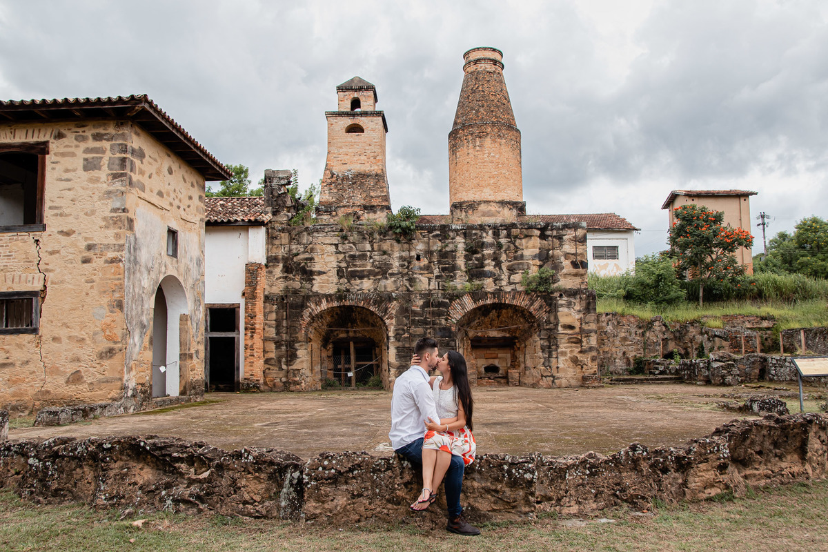 ensaio Pré-Wedding na Floresta Nacional de Ipanema. Fazenda Ipanema Sorocaba. fazenda Ipero, ensaio sorocaba. pre wedding sorocaba. dicas de ensaio. poses de ensaio casal. fotografia de casamento. fotografo de casamento.