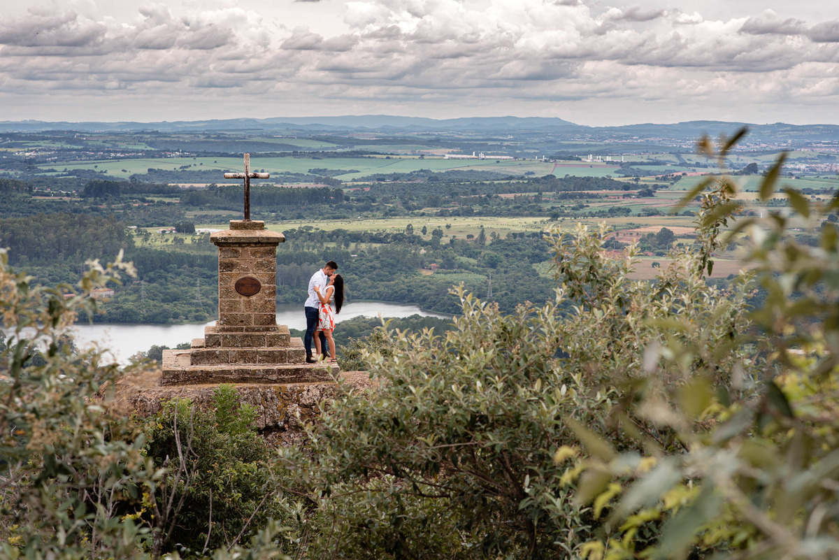 ensaio Pré-Wedding na Floresta Nacional de Ipanema. Fazenda Ipanema Sorocaba. fazenda Ipero, ensaio sorocaba. pre wedding sorocaba. dicas de ensaio. poses de ensaio casal. fotografia de casamento. fotografo de casamento.