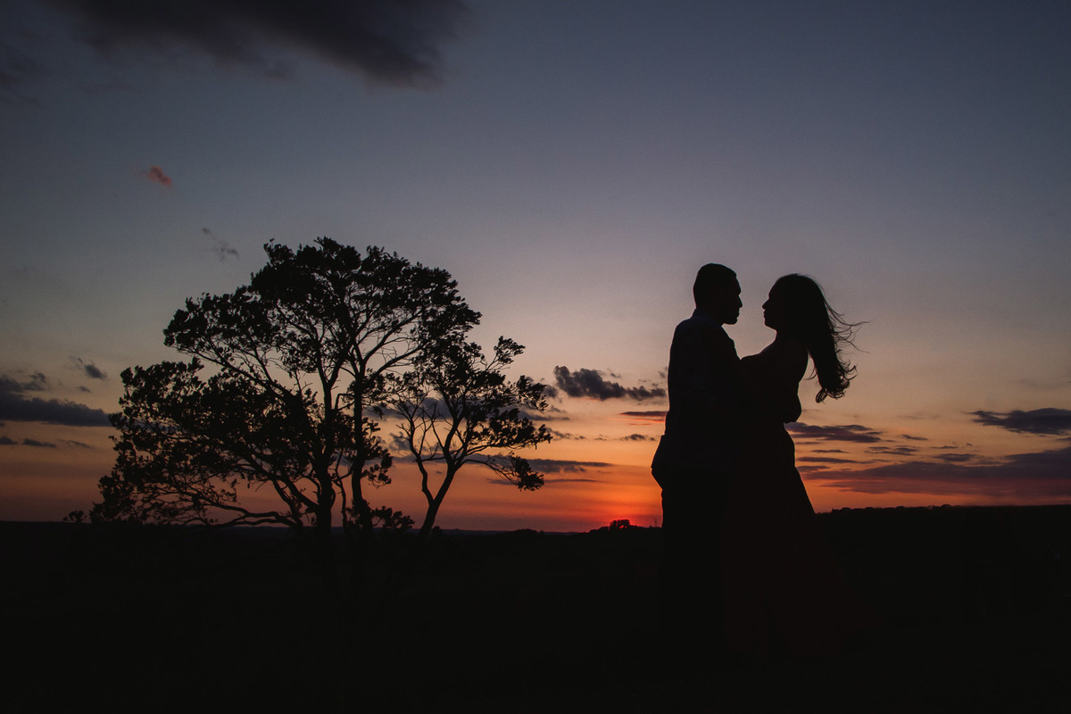 ensaio Pré-Wedding em itirapina. Ensaio itirapina. pre wedding . dicas de ensaio. poses de ensaio casal. fotografia de casamento. fotografo de casamento.