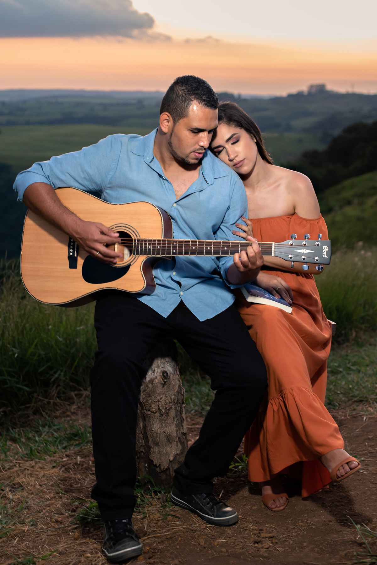 ensaio Pré-Wedding em itirapina. Ensaio itirapina. pre wedding . dicas de ensaio. poses de ensaio casal. fotografia de casamento. fotografo de casamento.