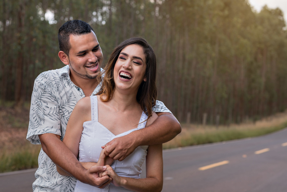 ensaio Pré-Wedding em itirapina. Ensaio itirapina. pre wedding . dicas de ensaio. poses de ensaio casal. fotografia de casamento. fotografo de casamento.
