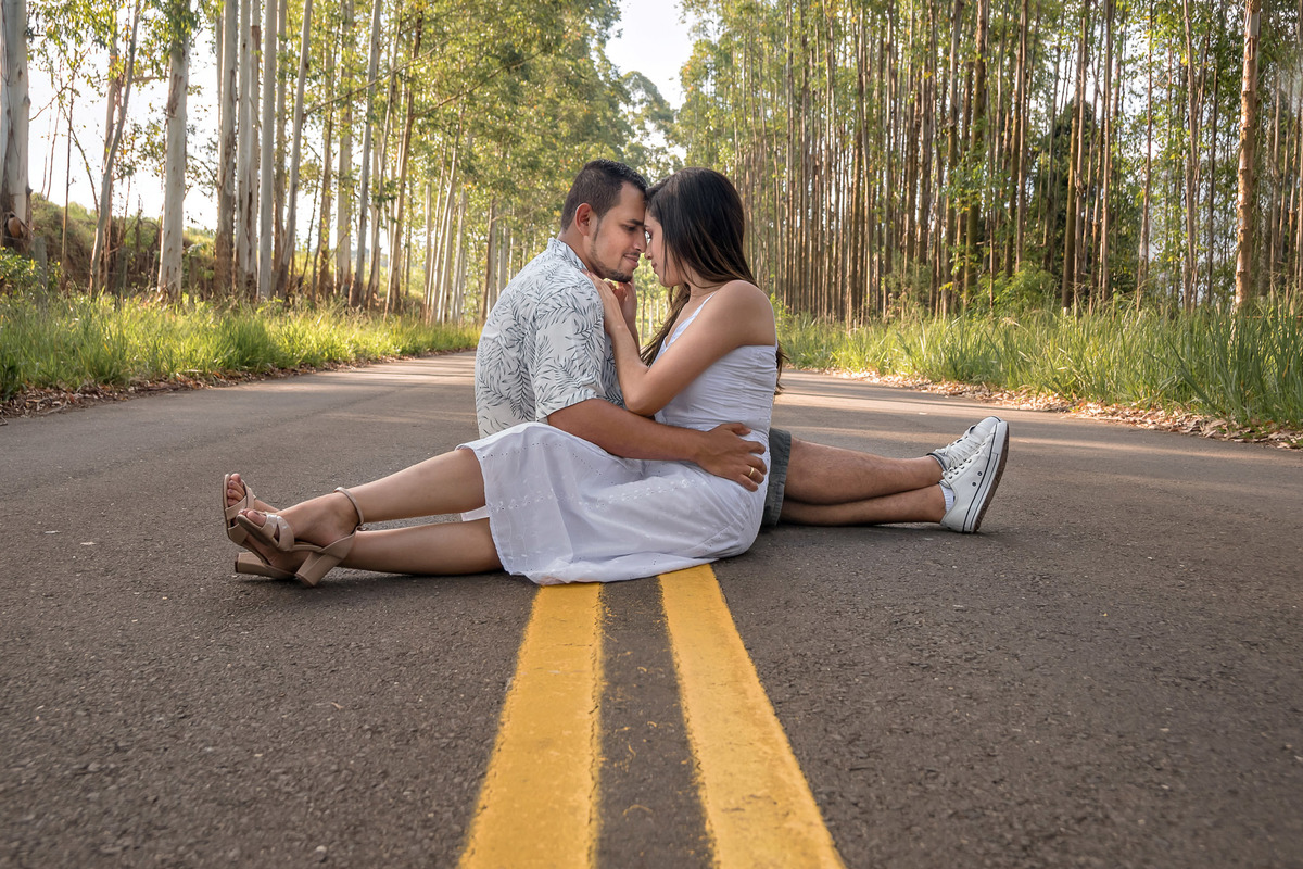 ensaio Pré-Wedding em itirapina. Ensaio itirapina. pre wedding . dicas de ensaio. poses de ensaio casal. fotografia de casamento. fotografo de casamento.