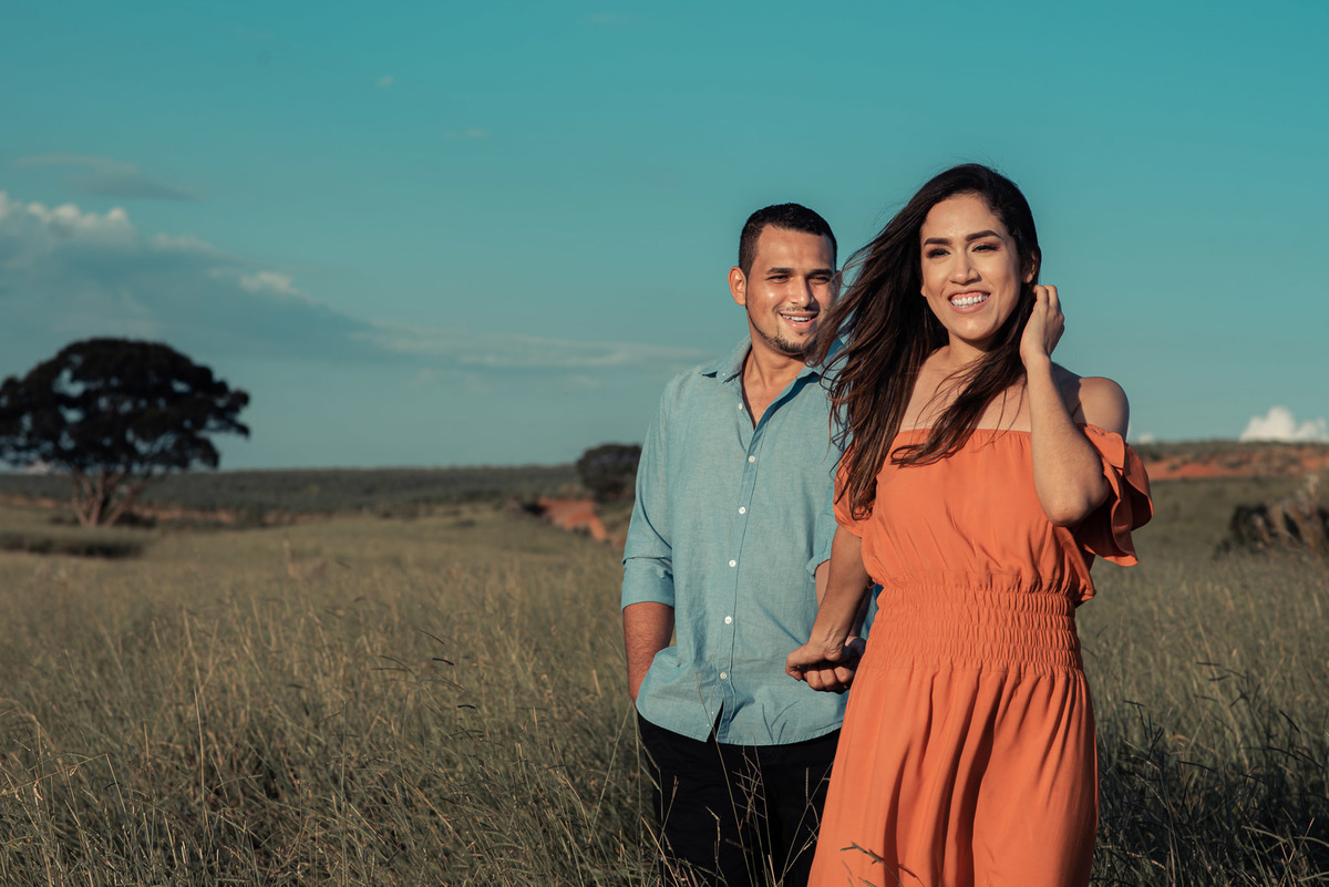 ensaio Pré-Wedding em itirapina. Ensaio itirapina. pre wedding . dicas de ensaio. poses de ensaio casal. fotografia de casamento. fotografo de casamento.