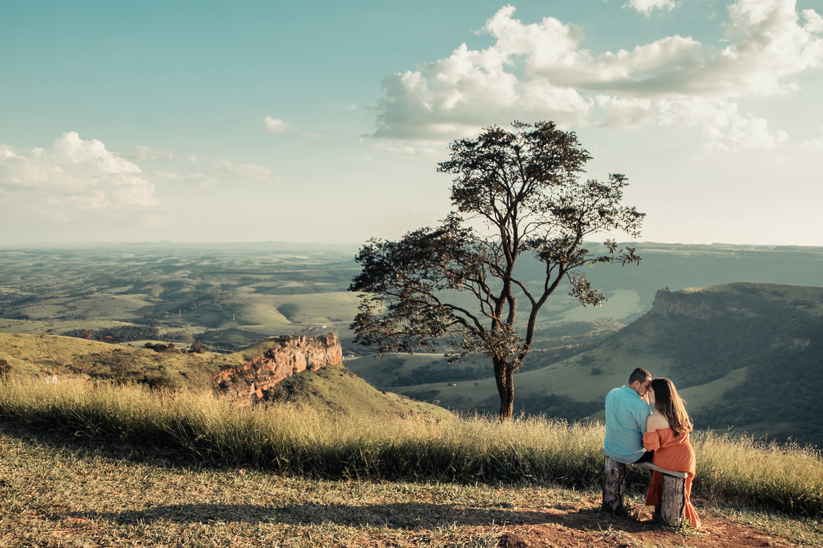 ensaio Pré-Wedding em itirapina. Ensaio itirapina. pre wedding . dicas de ensaio. poses de ensaio casal. fotografia de casamento. fotografo de casamento.