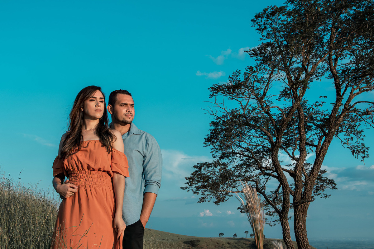 ensaio Pré-Wedding em itirapina. Ensaio itirapina. pre wedding . dicas de ensaio. poses de ensaio casal. fotografia de casamento. fotografo de casamento.