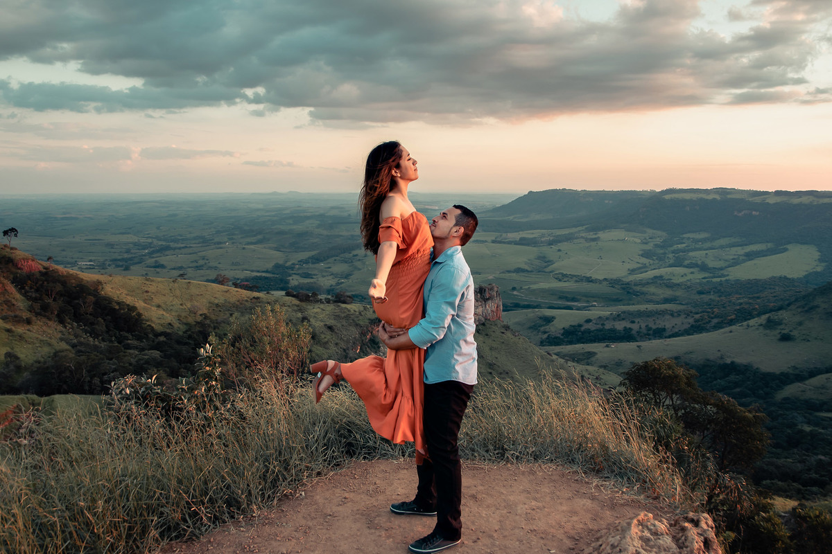 ensaio Pré-Wedding em itirapina. Ensaio itirapina. pre wedding . dicas de ensaio. poses de ensaio casal. fotografia de casamento. fotografo de casamento.