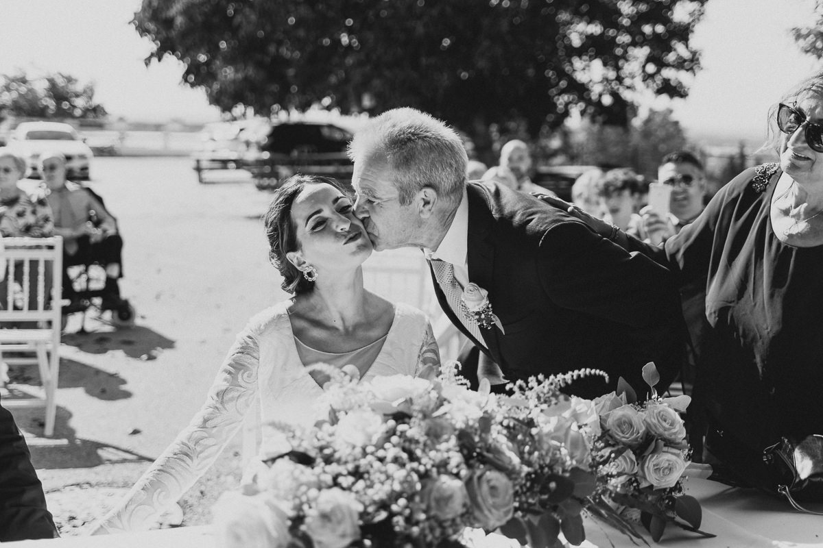 beijo do pai à filha