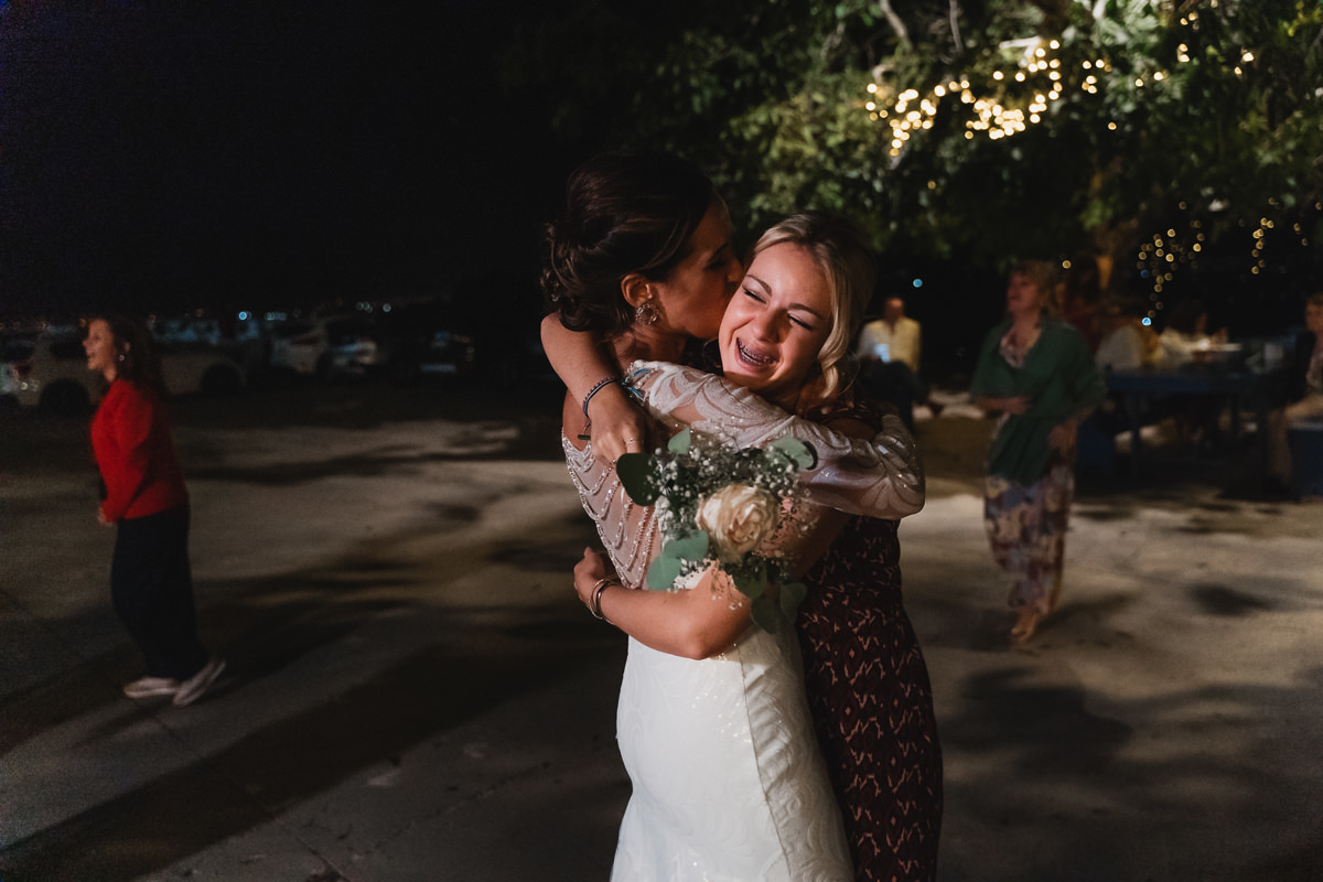 noiva a atirar o bouquet