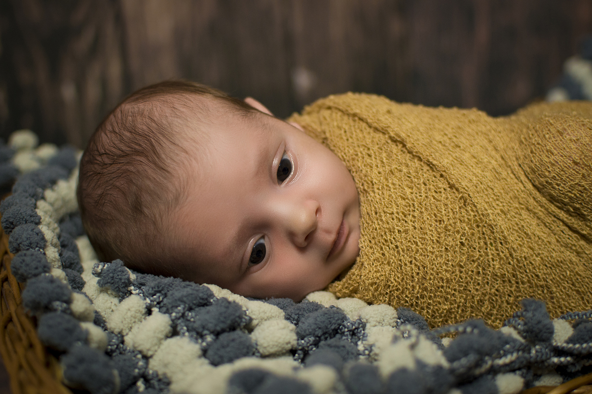 fotografia de recem nascidos, newborn, ensaios especiais de bebês, newborn mágico, fotografia de bebês, estúdio fotográfico recém nascidos, newborn de menino