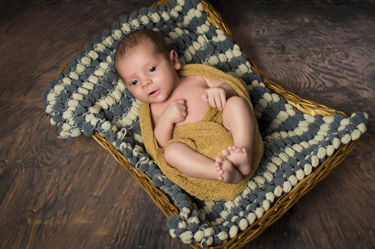 fotografia de recem nascidos, newborn, ensaios especiais de bebês, newborn mágico, fotografia de bebês, estúdio fotográfico recém nascidos, newborn de menino