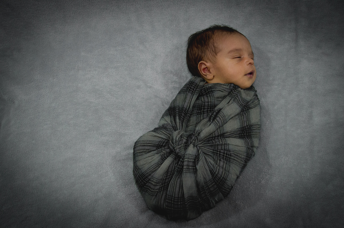 fotografia de recem nascidos, newborn, ensaios especiais de bebês, newborn mágico, fotografia de bebês, estúdio fotográfico recém nascidos, newborn de menino