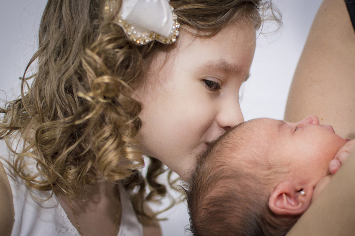 fotografia de recem nascidos, newborn, ensaios especiais de bebês, newborn mágico, fotografia de bebês, estúdio fotográfico recém nascidos, newborn de menina, newborn com os pais