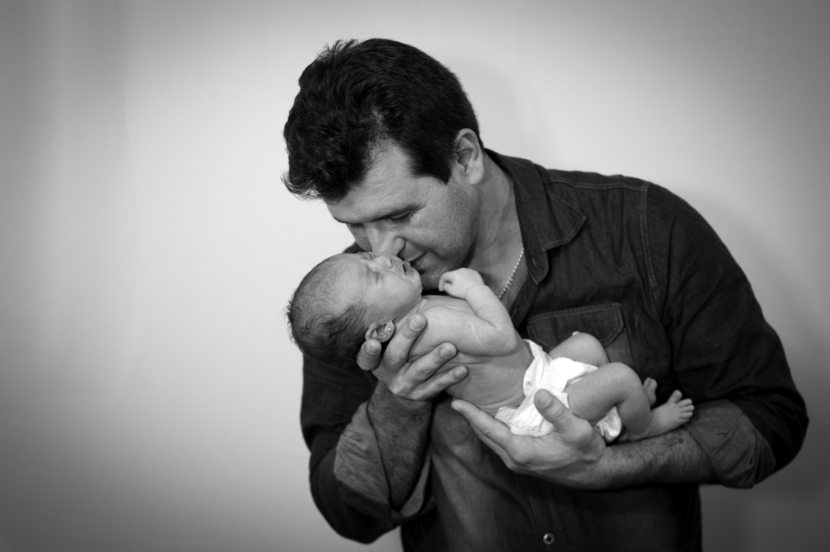 fotografia de recem nascidos, newborn, ensaios especiais de bebês, newborn mágico, fotografia de bebês, estúdio fotográfico recém nascidos, newborn de menina, newborn com os pais