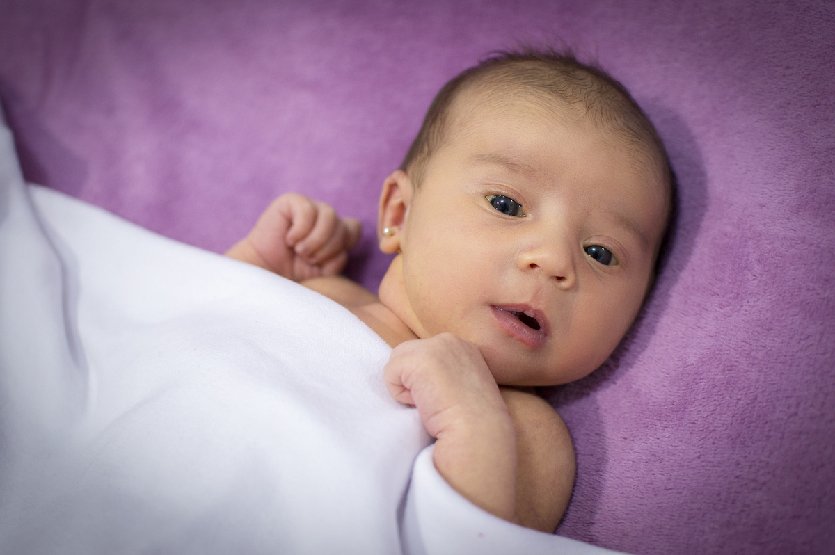fotografia de recem nascidos, newborn, ensaios especiais de bebês, newborn mágico, fotografia de bebês, estúdio fotográfico recém nascidos, newborn de menina