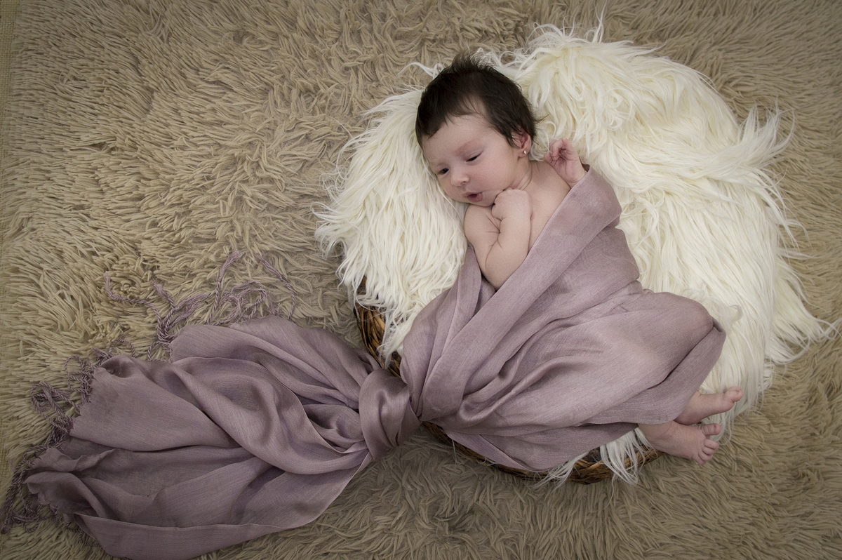 fotografia de recem nascidos, newborn, ensaios especiais de bebês, newborn mágico, fotografia de bebês, estúdio fotográfico recém nascidos, newborn de menina