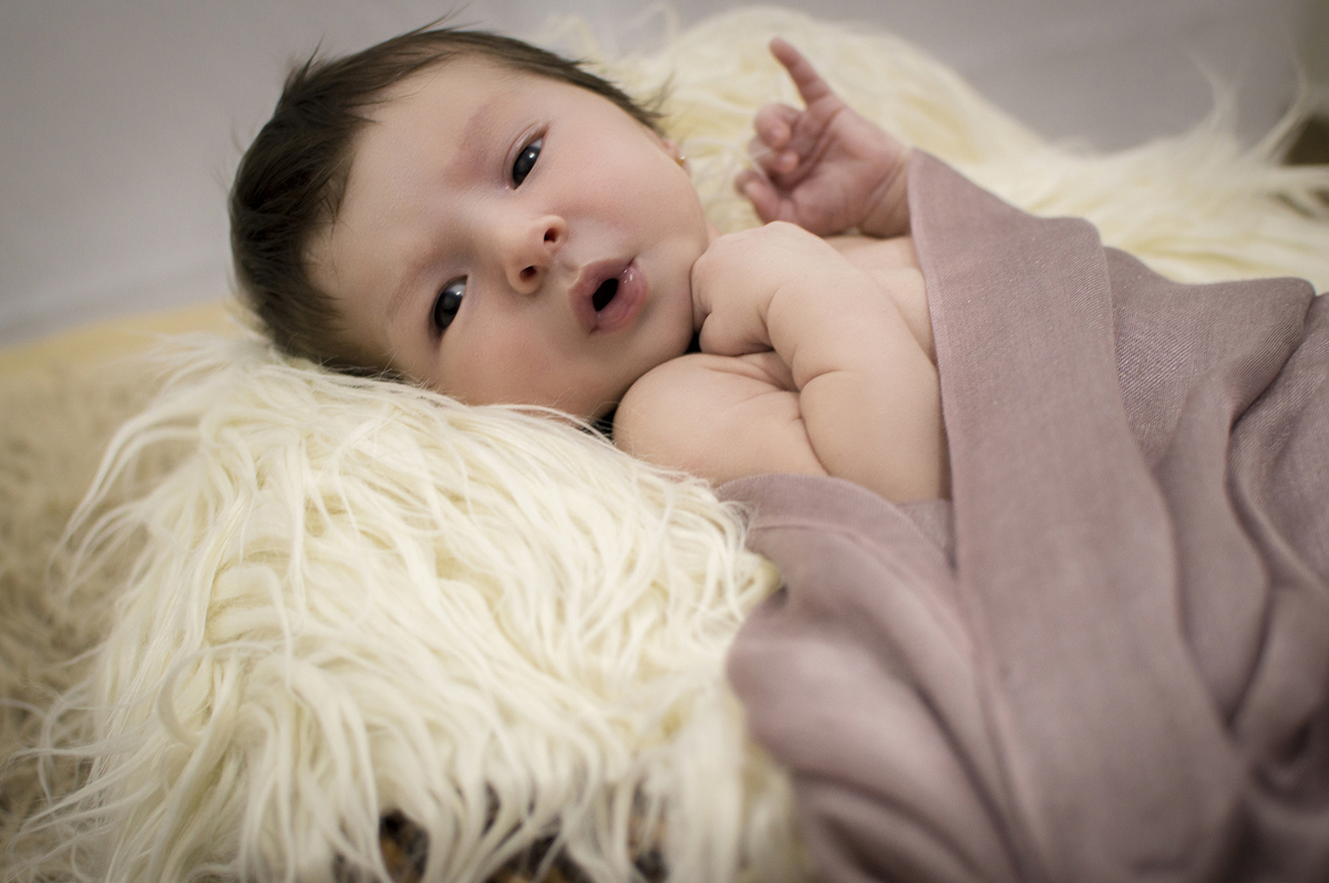 fotografia de recem nascidos, newborn, ensaios especiais de bebês, newborn mágico, fotografia de bebês, estúdio fotográfico recém nascidos, newborn de menina