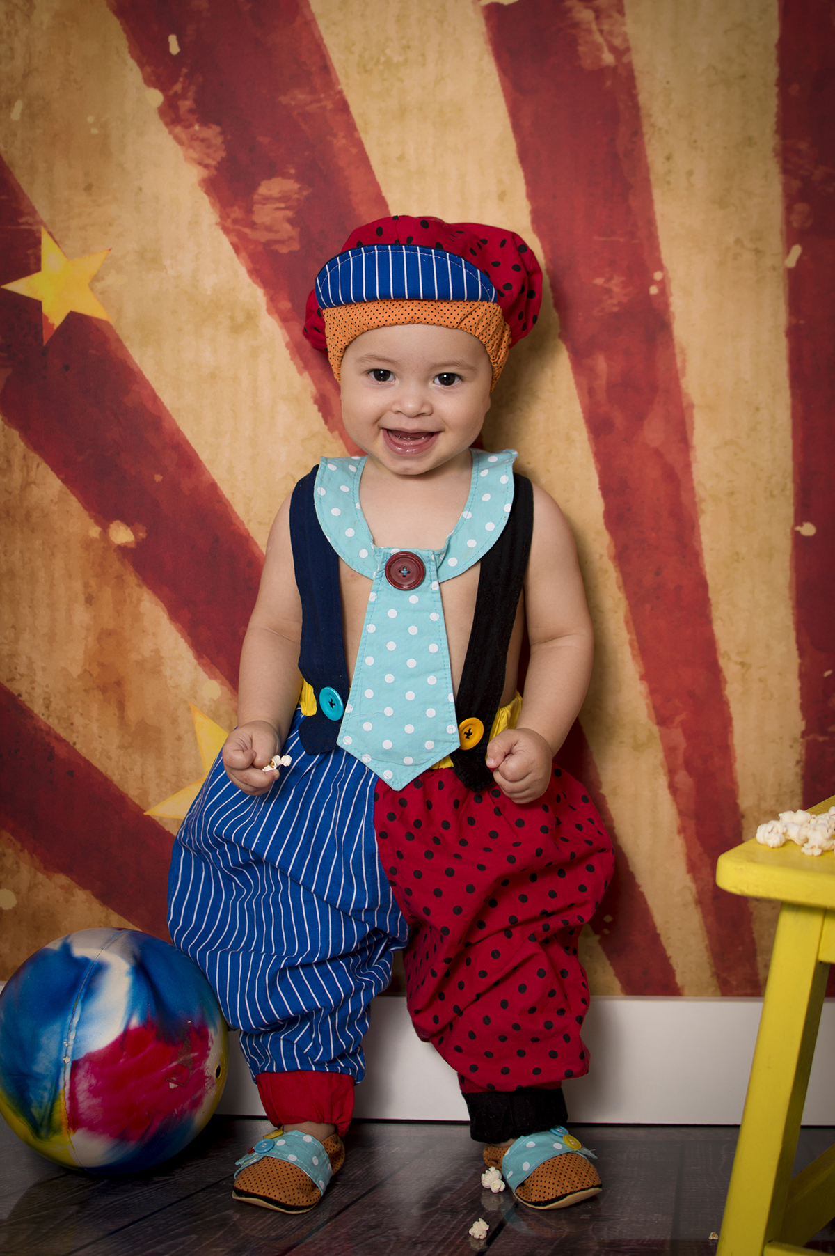 acompanhamento mensal bebê, fotografia de bebê, fotografia de família, fotógrafo de crianças, estúdio fotográfico infantil, newborn, circo infantil, palhacinho, hora do riso