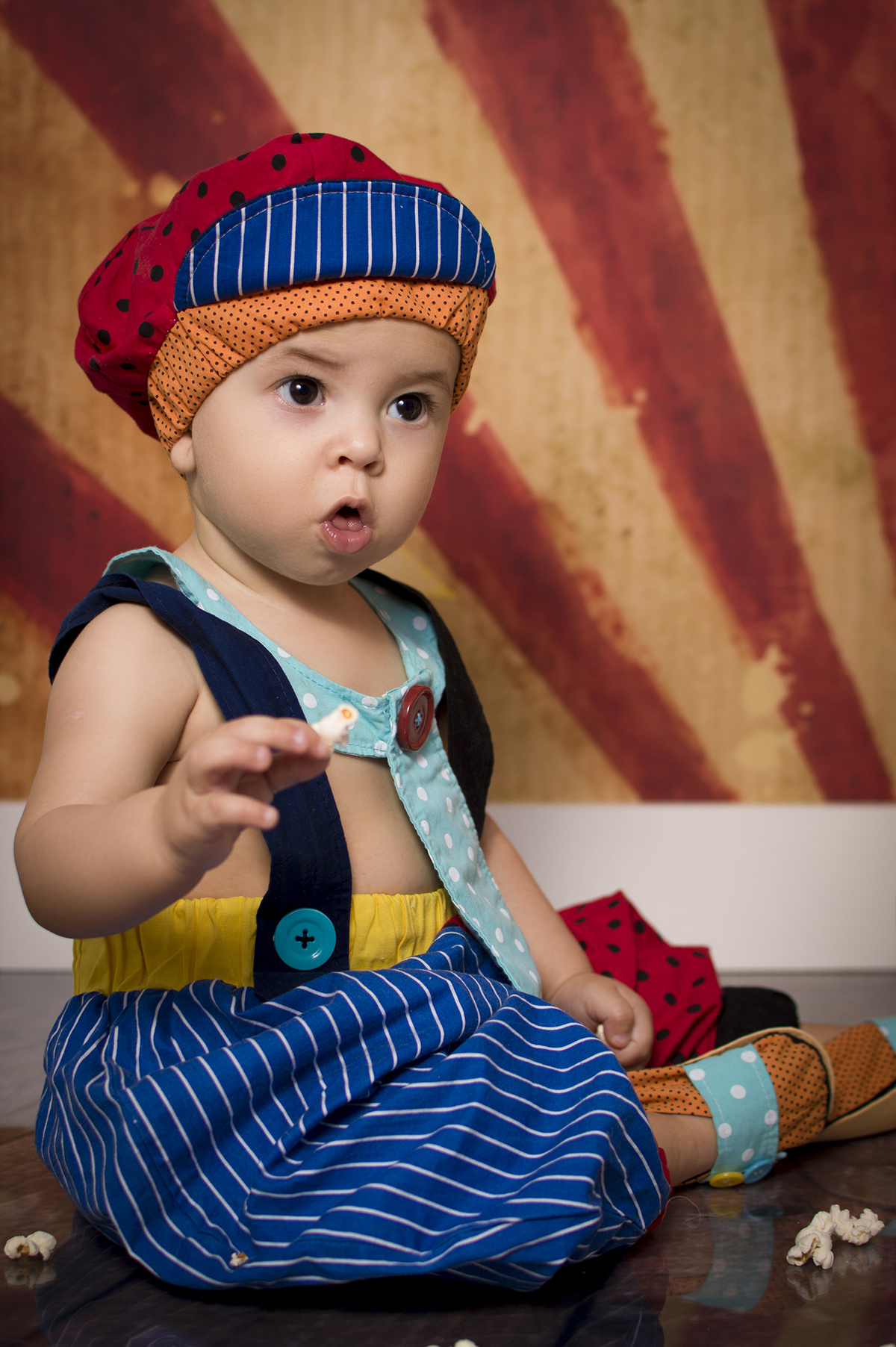 acompanhamento mensal bebê, fotografia de bebê, fotografia de família, fotógrafo de crianças, estúdio fotográfico infantil, newborn, circo infantil, palhacinho, hora do riso
