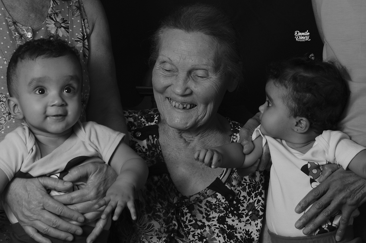 gêmeos, acompanhamento de bebês, acompanhamento mensal, fotografia de gêmeos, fotografia gemelar, irmãos, fotografia de irmãos, fotografia de família, estúdio, fotografia infantil, raízes, avós, bizavós, origens familiares