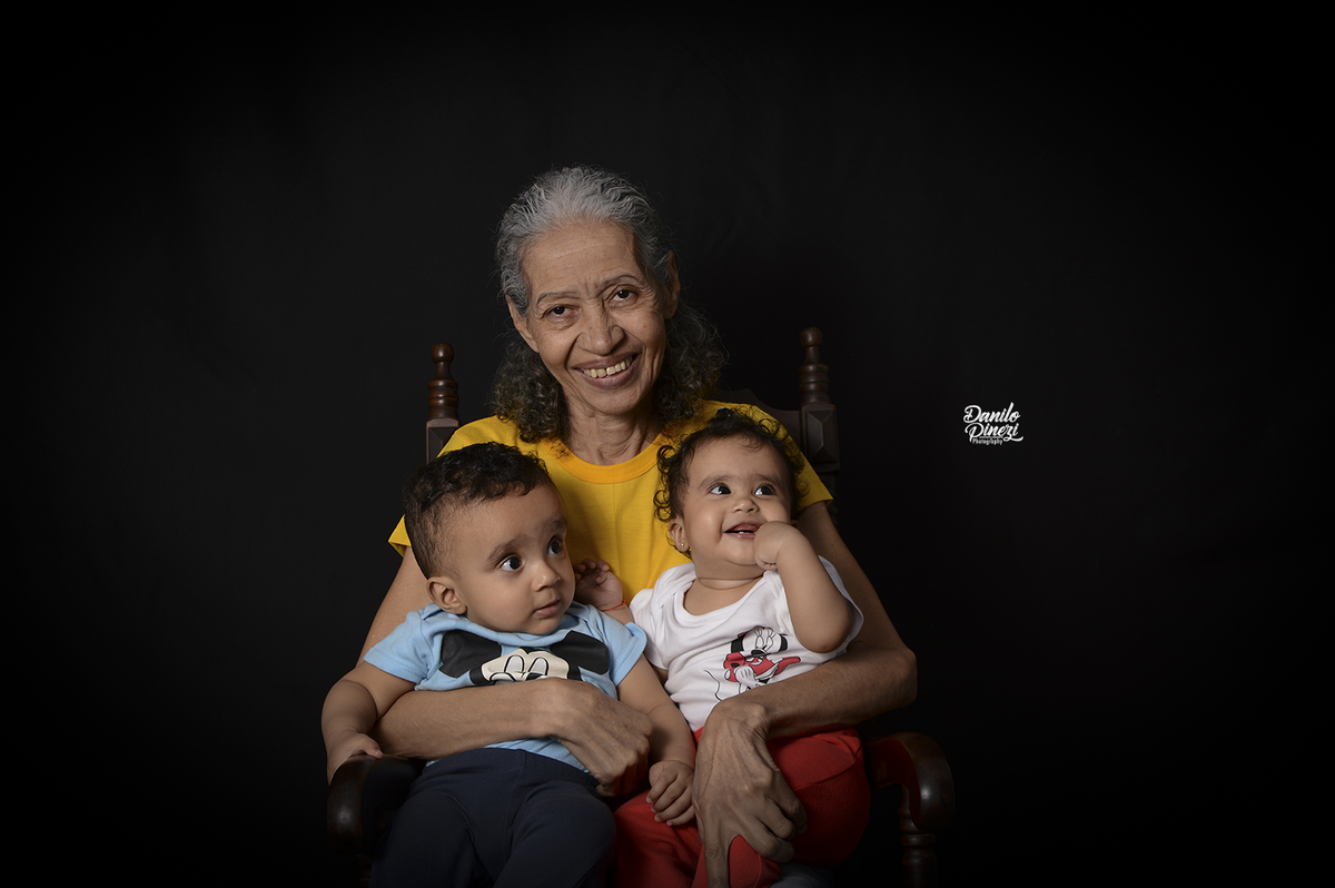 gêmeos, acompanhamento de bebês, acompanhamento mensal, fotografia de gêmeos, fotografia gemelar, irmãos, fotografia de irmãos, fotografia de família, estúdio, fotografia infantil, raízes, avós, bizavós, origens familiares