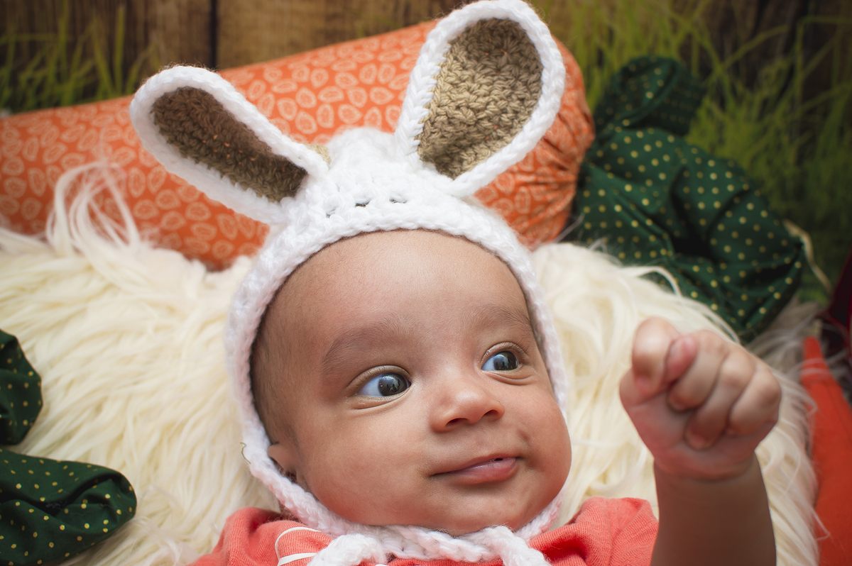 gêmeos, acompanhamento de bebês, acompanhamento mensal, fotografia de gêmeos, fotografia gemelar, irmãos, fotografia de irmãos, fotografia de família, estúdio, fotografia infantil, páscoa, ensaio páscoa, bebês coelhinhos, orelhinhas, cenoura páscoa