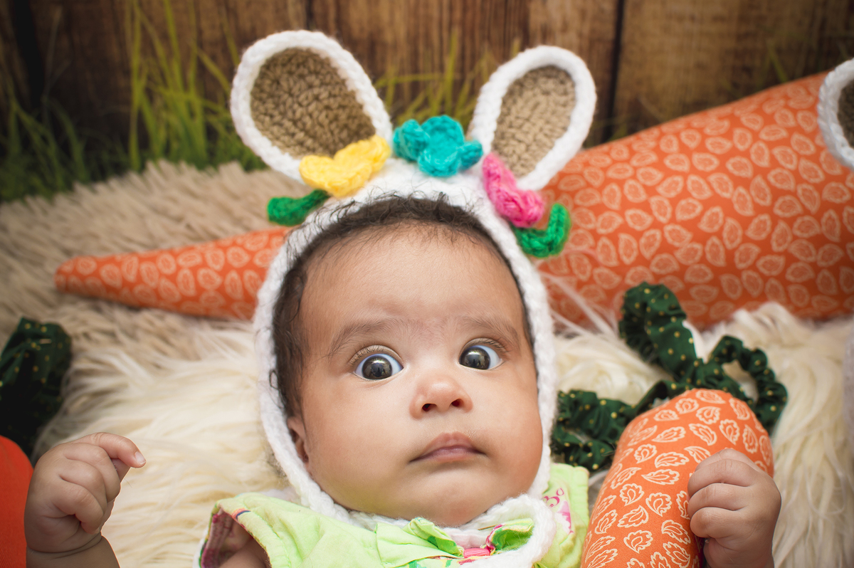 gêmeos, acompanhamento de bebês, acompanhamento mensal, fotografia de gêmeos, fotografia gemelar, irmãos, fotografia de irmãos, fotografia de família, estúdio, fotografia infantil, páscoa, ensaio páscoa, bebês coelhinhos, orelhinhas, cenoura páscoa