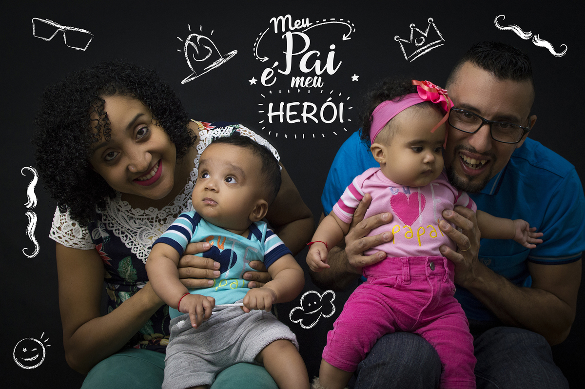 gêmeos, acompanhamento de bebês, acompanhamento mensal, fotografia de gêmeos, fotografia gemelar, irmãos, fotografia de irmãos, fotografia de família, estúdio, fotografia infantil, pais e avós, amor, família, dia dos pais, pai herói