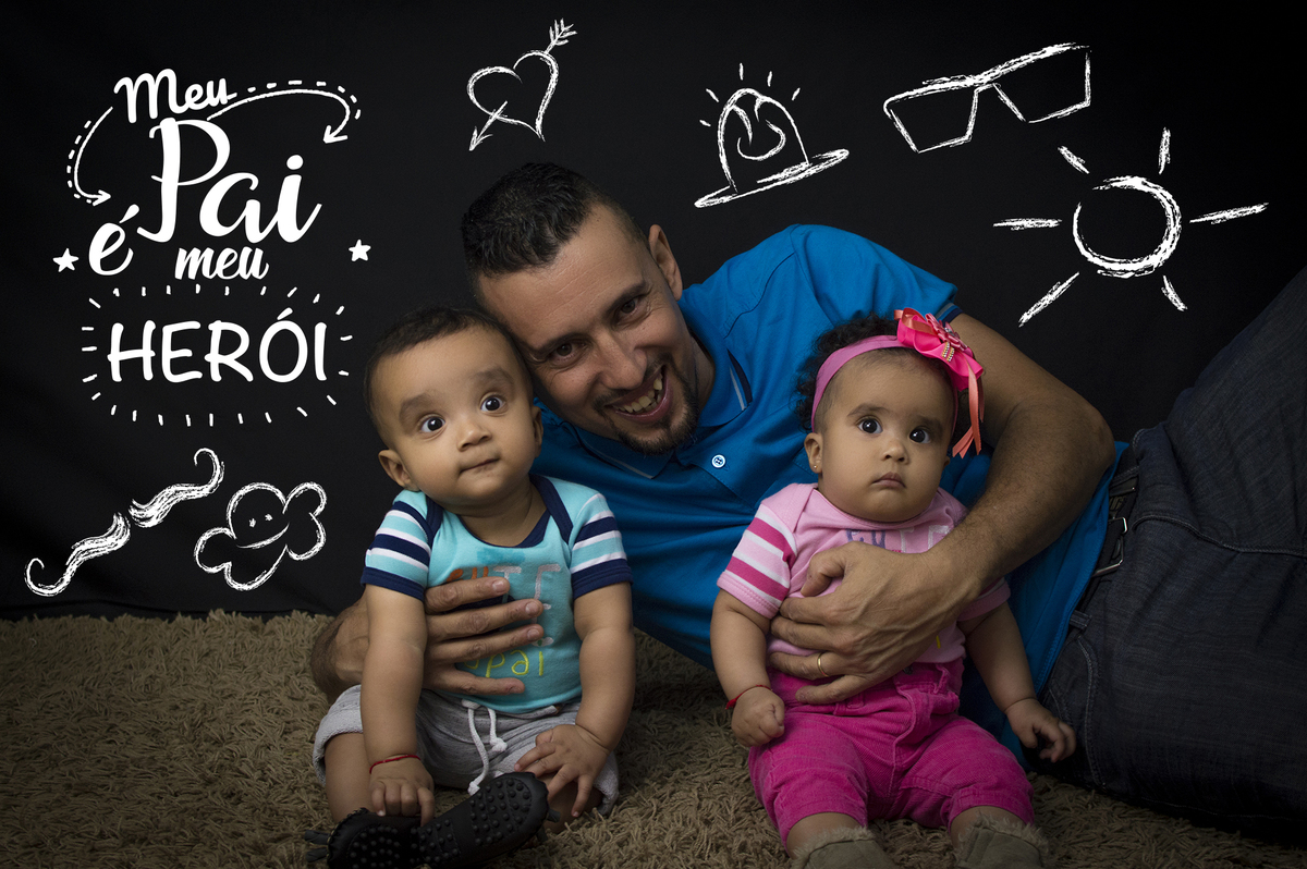 gêmeos, acompanhamento de bebês, acompanhamento mensal, fotografia de gêmeos, fotografia gemelar, irmãos, fotografia de irmãos, fotografia de família, estúdio, fotografia infantil, pais e avós, amor, família, dia dos pais, pai herói