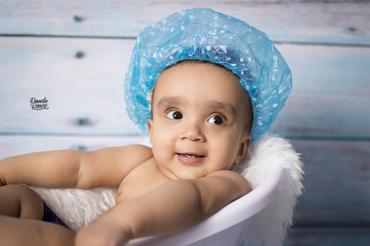 gêmeos, acompanhamento de bebês, acompanhamento mensal, fotografia de gêmeos, fotografia gemelar, irmãos, fotografia de irmãos, fotografia de família, estúdio, fotografia infantil, banheira, banho, fotografia hora do banho,,sessão estúdio banho