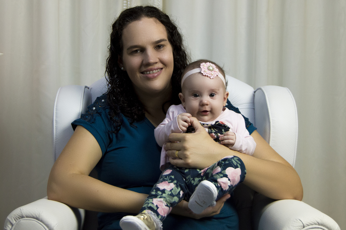 acompanhamento mensal, fotógrafo de crianças, fotógrafo de família, fotógrafo infantil, fotógrafo newborn, estúdio fotográfico Bariri e jaú, Acompanhamento fotográfico trimestral, irmãs, pais e filhos, família.