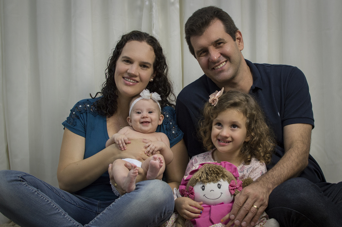 acompanhamento mensal, fotógrafo de crianças, fotógrafo de família, fotógrafo infantil, fotógrafo newborn, estúdio fotográfico Bariri e jaú, Acompanhamento fotográfico trimestral, irmãs, pais e filhos, família.