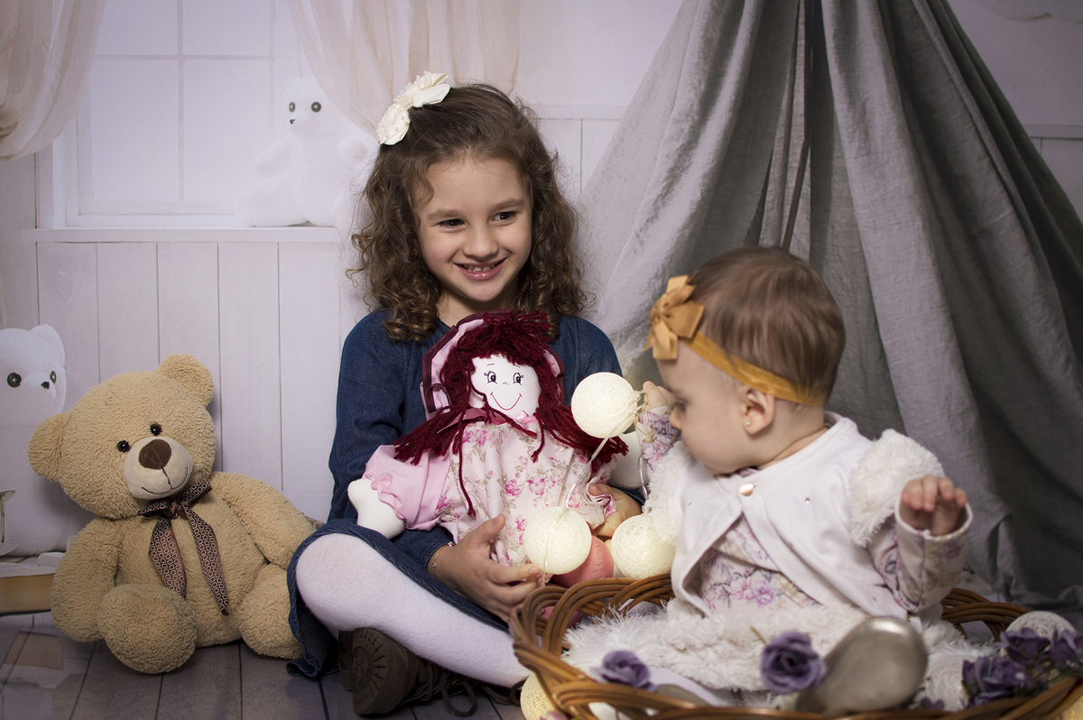acompanhamento mensal, fotógrafo de crianças, fotógrafo de família, fotógrafo infantil, fotógrafo newborn, estúdio fotográfico Bariri e jaú, Acompanhamento fotográfico trimestral, irmãs, pais e filhos, família.