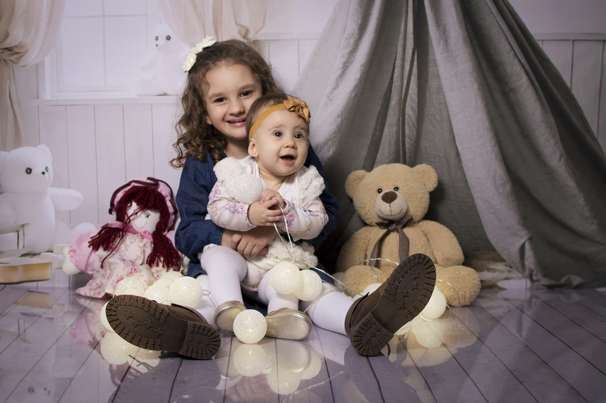 acompanhamento mensal, fotógrafo de crianças, fotógrafo de família, fotógrafo infantil, fotógrafo newborn, estúdio fotográfico Bariri e jaú, Acompanhamento fotográfico trimestral, irmãs, pais e filhos, família.
