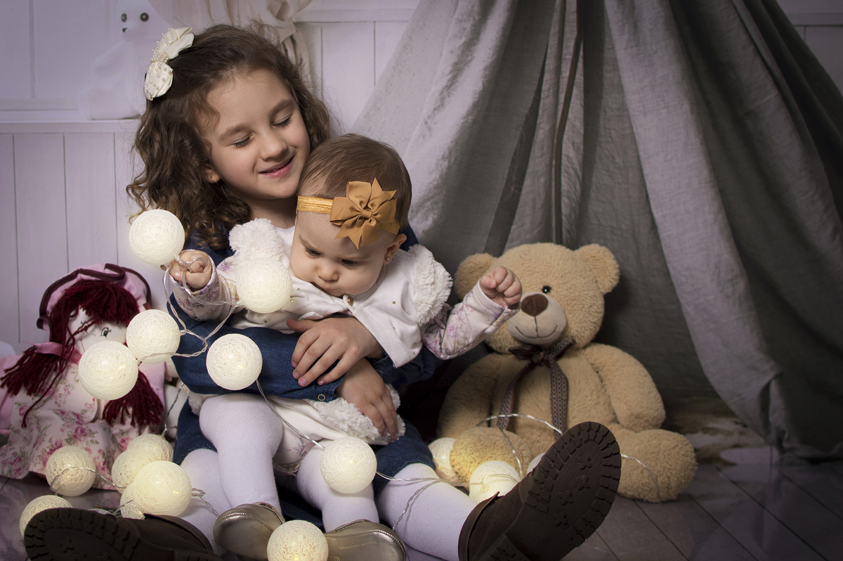 acompanhamento mensal, fotógrafo de crianças, fotógrafo de família, fotógrafo infantil, fotógrafo newborn, estúdio fotográfico Bariri e jaú, Acompanhamento fotográfico trimestral, irmãs, pais e filhos, família.