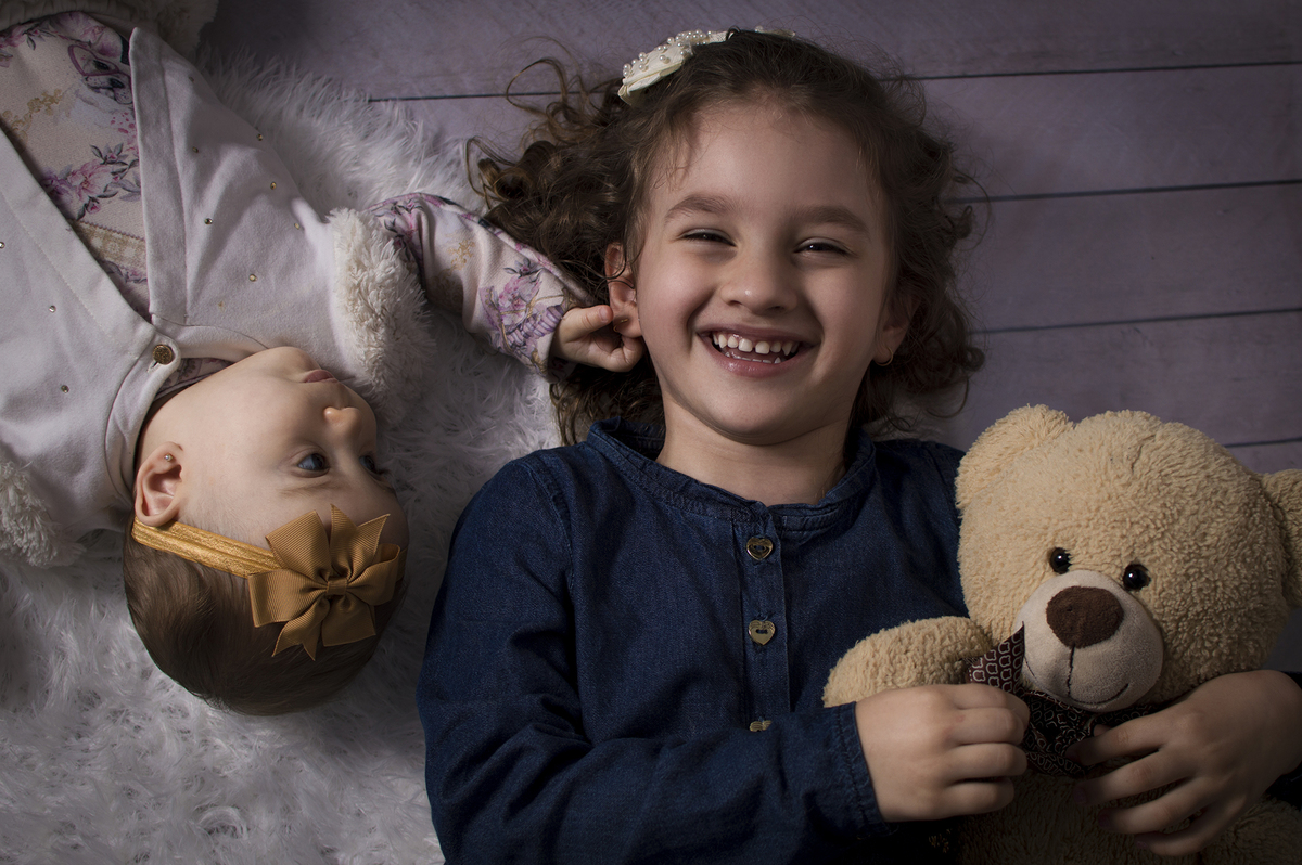 acompanhamento mensal, fotógrafo de crianças, fotógrafo de família, fotógrafo infantil, fotógrafo newborn, estúdio fotográfico Bariri e jaú, Acompanhamento fotográfico trimestral, irmãs, pais e filhos, família.