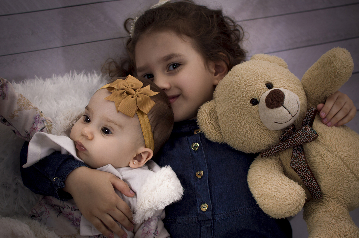acompanhamento mensal, fotógrafo de crianças, fotógrafo de família, fotógrafo infantil, fotógrafo newborn, estúdio fotográfico Bariri e jaú, Acompanhamento fotográfico trimestral, irmãs, pais e filhos, família.