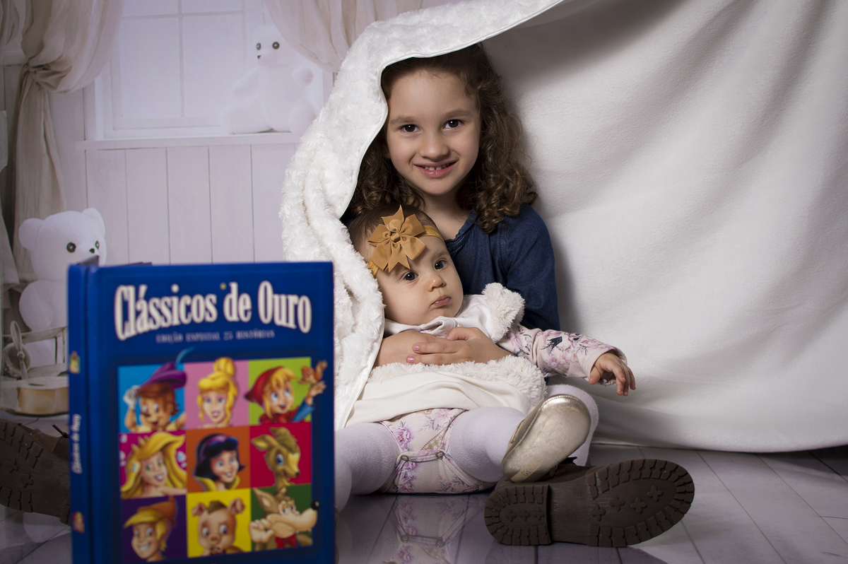 acompanhamento mensal, fotógrafo de crianças, fotógrafo de família, fotógrafo infantil, fotógrafo newborn, estúdio fotográfico Bariri e jaú, Acompanhamento fotográfico trimestral, irmãs, pais e filhos, família.
