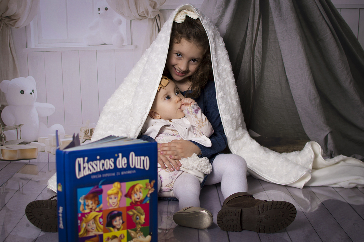 acompanhamento mensal, fotógrafo de crianças, fotógrafo de família, fotógrafo infantil, fotógrafo newborn, estúdio fotográfico Bariri e jaú, Acompanhamento fotográfico trimestral, irmãs, pais e filhos, família.