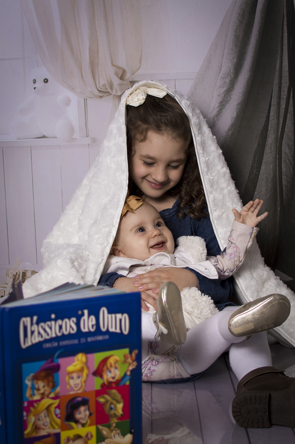 acompanhamento mensal, fotógrafo de crianças, fotógrafo de família, fotógrafo infantil, fotógrafo newborn, estúdio fotográfico Bariri e jaú, Acompanhamento fotográfico trimestral, irmãs, pais e filhos, família.