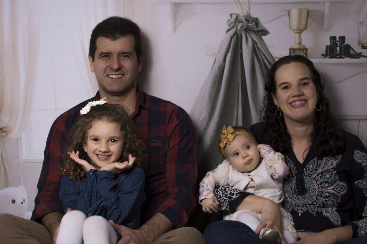 acompanhamento mensal, fotógrafo de crianças, fotógrafo de família, fotógrafo infantil, fotógrafo newborn, estúdio fotográfico Bariri e jaú, Acompanhamento fotográfico trimestral, irmãs, pais e filhos, família.