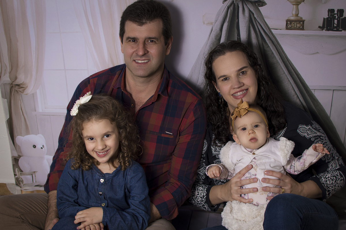 acompanhamento mensal, fotógrafo de crianças, fotógrafo de família, fotógrafo infantil, fotógrafo newborn, estúdio fotográfico Bariri e jaú, Acompanhamento fotográfico trimestral, irmãs, pais e filhos, família.