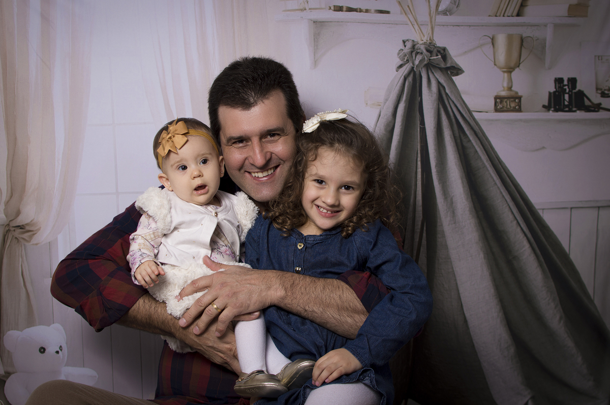 acompanhamento mensal, fotógrafo de crianças, fotógrafo de família, fotógrafo infantil, fotógrafo newborn, estúdio fotográfico Bariri e jaú, Acompanhamento fotográfico trimestral, irmãs, pais e filhos, família.