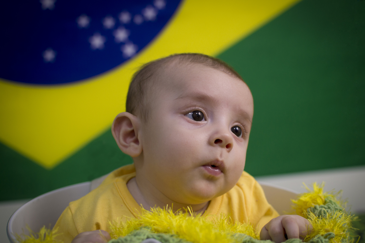 acompanhamento mensal, fotografia de bebês, ensaio família, ensaios infantis, fotógrafo de família, estúdio fotográfico bariri, fotógrafo profissional de família, família, mãe de menino, pai de menino, copa do mundo, seleção, futebol, seleção brasileira