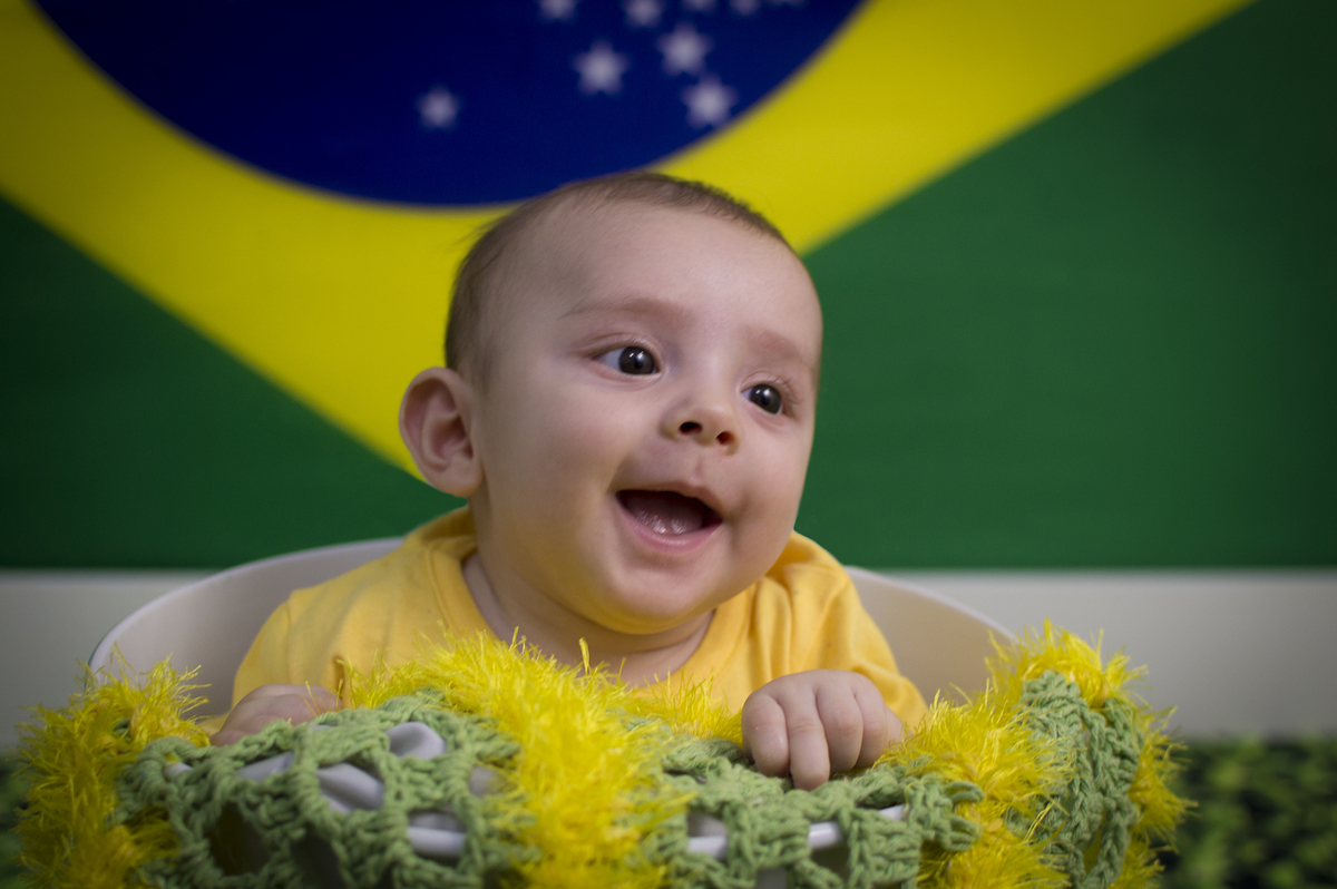 acompanhamento mensal, fotografia de bebês, ensaio família, ensaios infantis, fotógrafo de família, estúdio fotográfico bariri, fotógrafo profissional de família, família, mãe de menino, pai de menino, copa do mundo, seleção, futebol, seleção brasileira