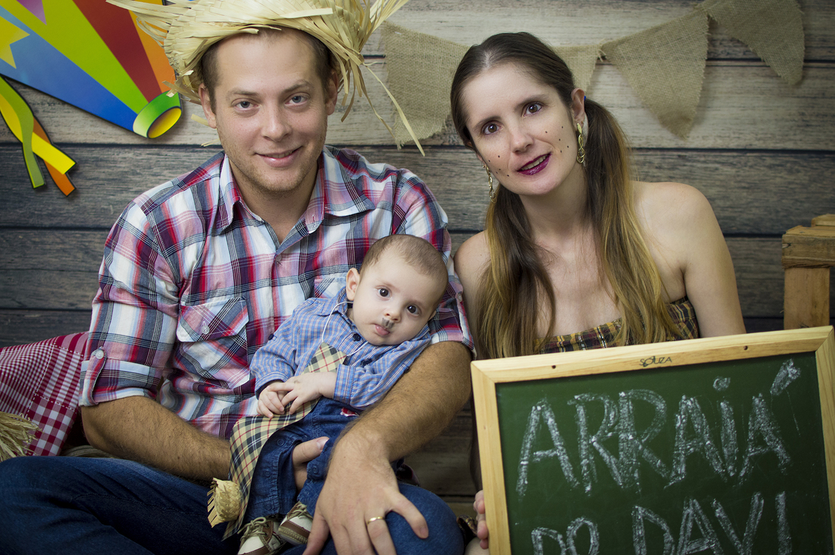 acompanhamento mensal, fotografia de bebês, ensaio família, ensaios infantis, fotógrafo de família, estúdio fotográfico bariri, fotógrafo profissional de família, família, mãe de menino, pai de menino, festa junina, arraiá fotográfico