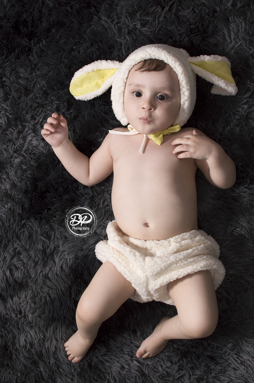 acompanhamento mensal bebê, fotografia de bebê, fotografia de família, fotógrafo de crianças, estúdio fotográfico infantil, newborn, páscoa, ensaio de páscoa infantil