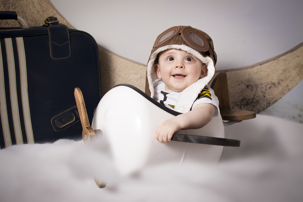 acompanhamento mensal bebê, fotografia de bebê, fotografia de família, fotógrafo de crianças, estúdio fotográfico infantil, newborn, avião, aviação, aviador, bebê piloto, bebê aviador