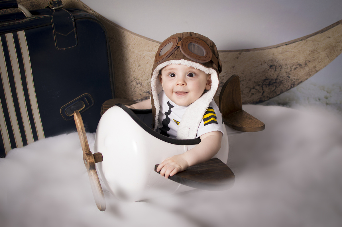 acompanhamento mensal bebê, fotografia de bebê, fotografia de família, fotógrafo de crianças, estúdio fotográfico infantil, newborn, avião, aviação, aviador, bebê piloto, bebê aviador